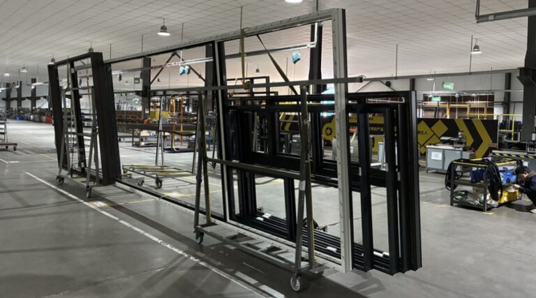 Produksi Pintu Aluminium
