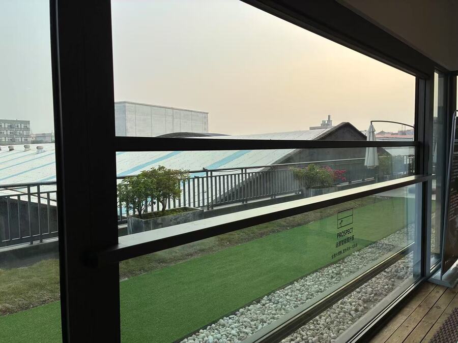 Motorized GuillotineLift Windows 1