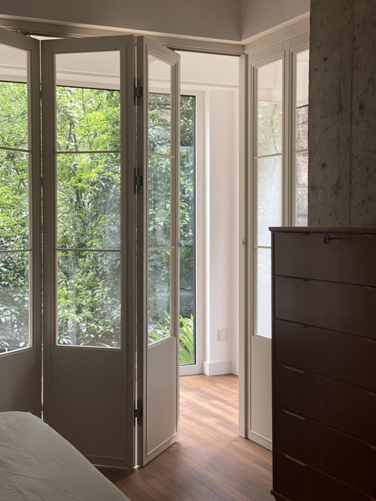 Advantages of Accordion Doors in Home Efficiency 1