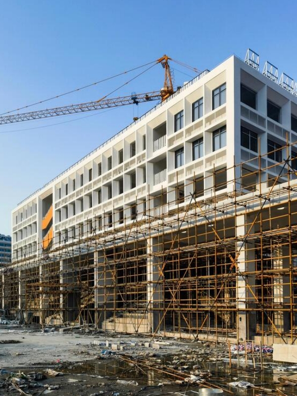 Contratista de proyectos comerciales en obra