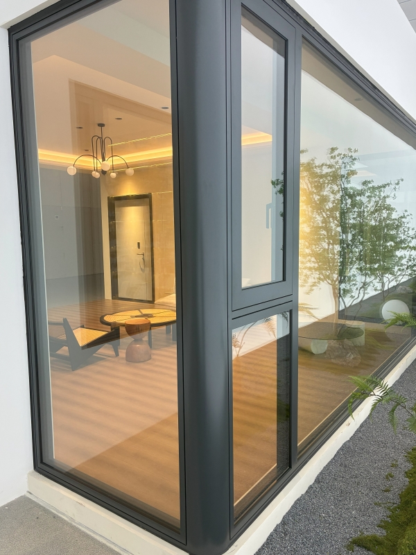 Conventional Corner Windows Are Spliced ​​by Aluminum Profiles