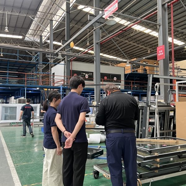 Clients Visit our factory and Lab (2)