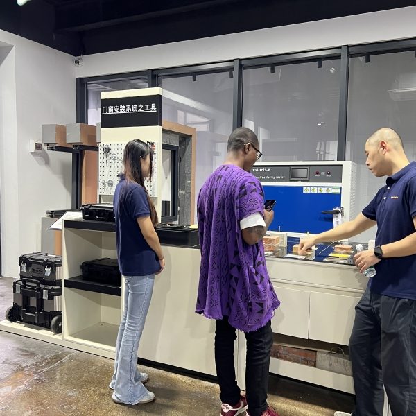 Clients Visit our factory and Lab (3)